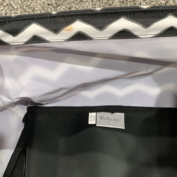Very nice 3 piece thermal set. 2 thermals that hold 8 X 8 pans